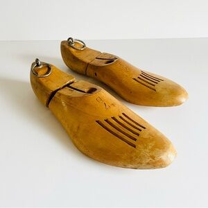 Vintage Shoe Trees Men’s Size 7D Solid Wood Shapers